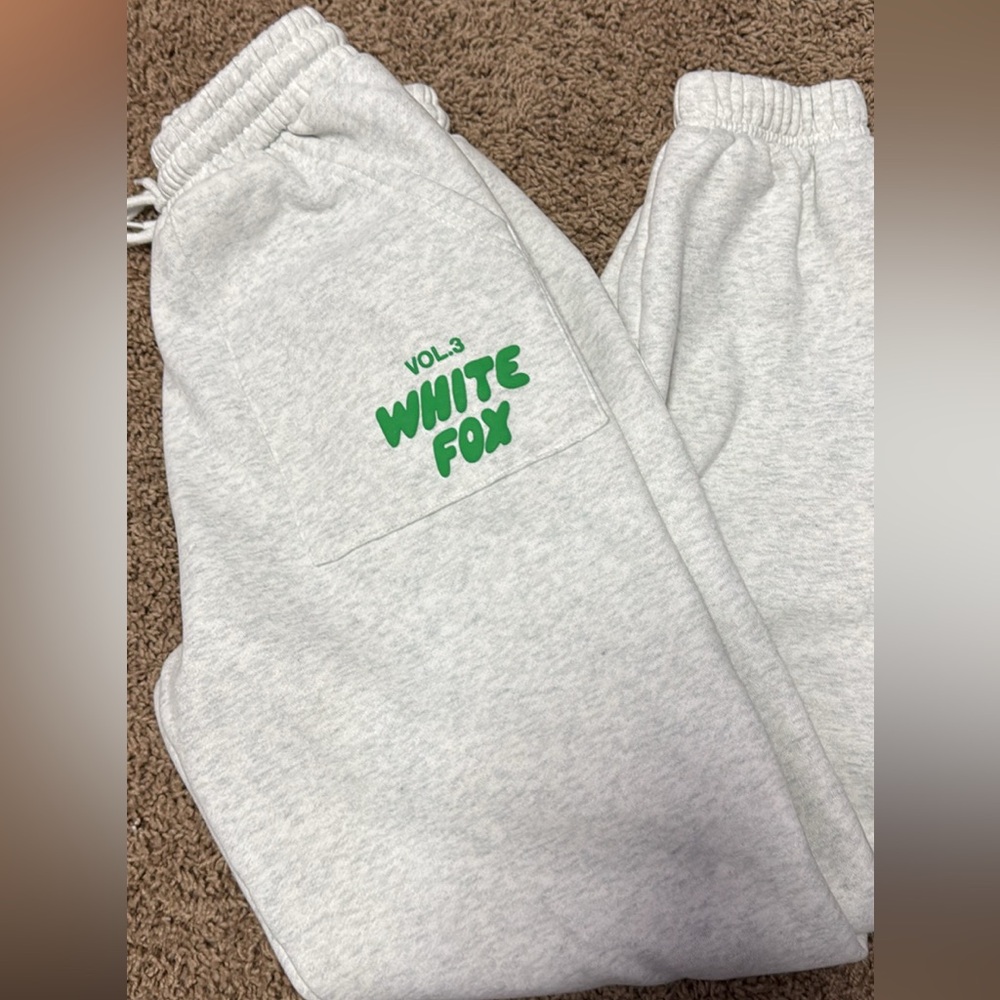 XS  NEW   WHITE FOX Boutique 
Offstage Sweatpants Glacier Grey (can’t return)
